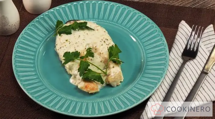 Pink salmon baked in creamy sauce