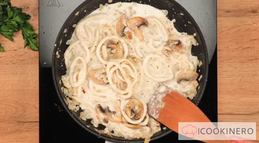 Squid in creamy sauce