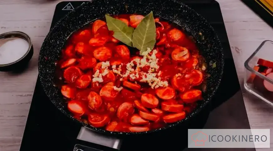 Pasta with sausages in tomato sauce