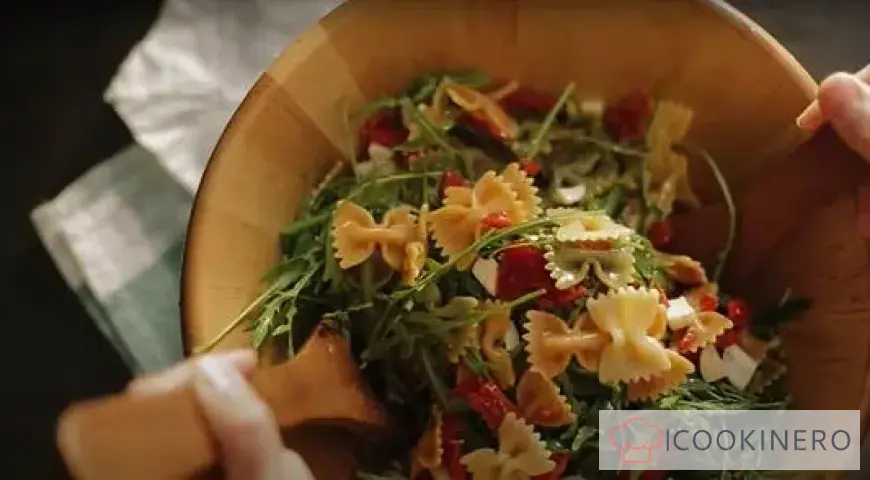Pasta Salad with Peppers and Pesto
