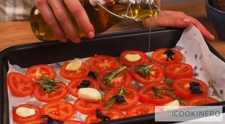 Sun-dried tomatoes with garlic
