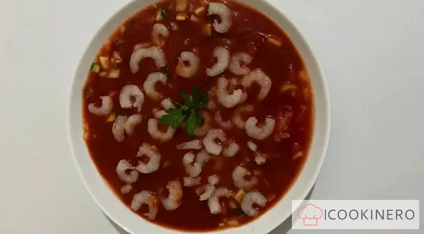 Delicioso gazpacho con pasta de tomate