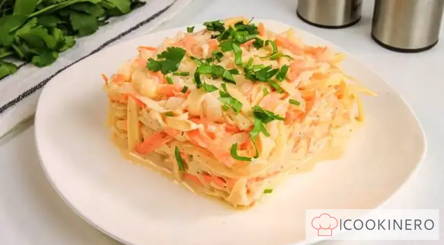 Insalata con ravanello, formaggio e carote