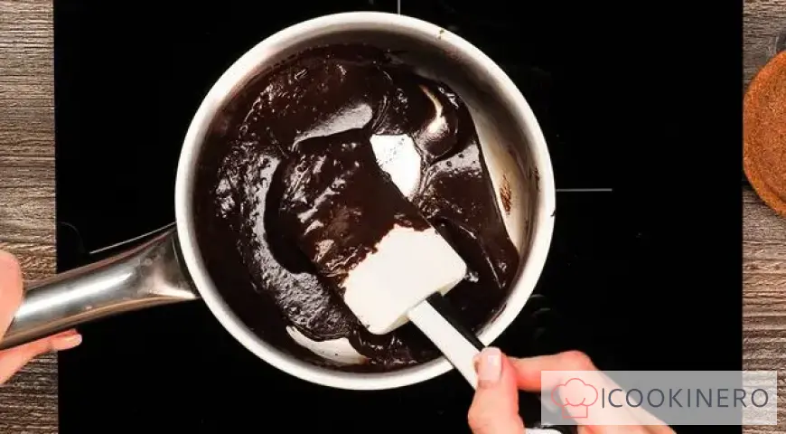 Glaze for eclairs