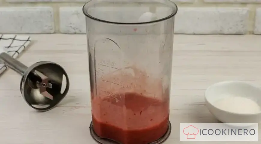 Creamy strawberry curd