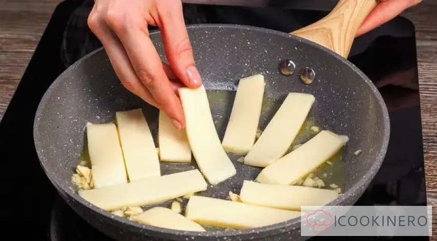 Fried Cheese with Garlic