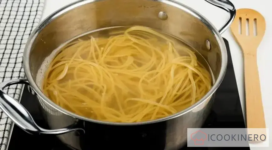 Pasta with shrimp and garlic