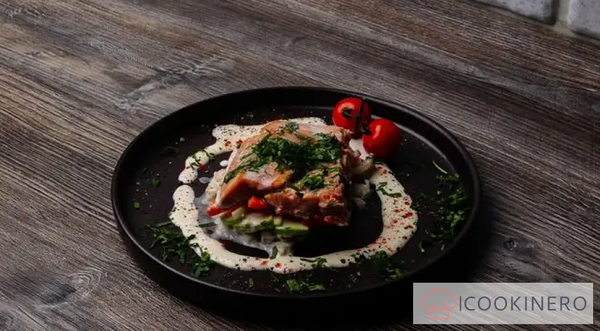Salmón rosado al horno con arroz y verduras