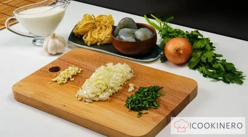 Quick Pasta with Shrimp in Creamy Garlic Sauce