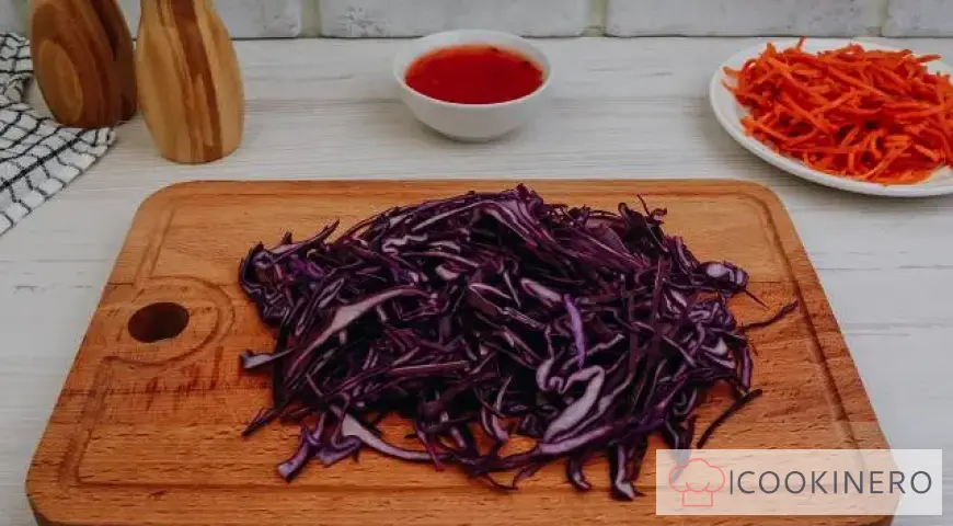 Cole slaw with red cabbage