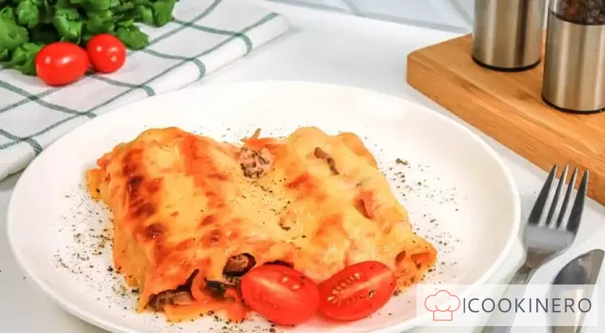 Cannelloni with minced meat and mushrooms