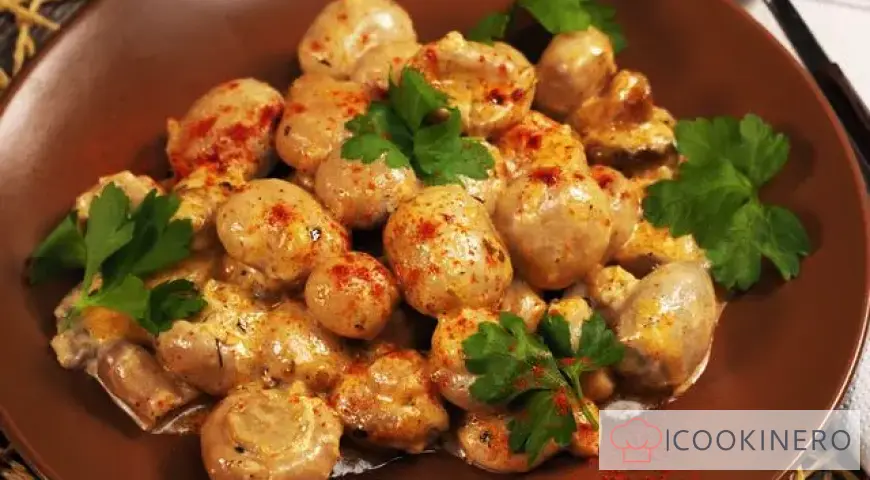 Canned champignons in the oven