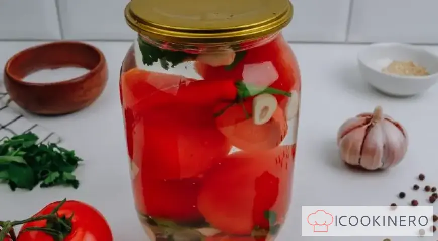 Tomates en bocaux, salées à froid
