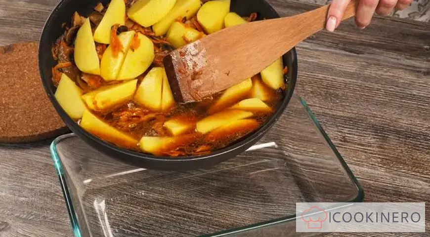 Potatoes with dried mushrooms