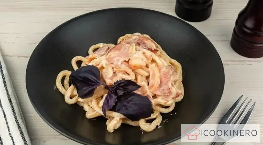 Tagliatelle all'uovo con pancetta
