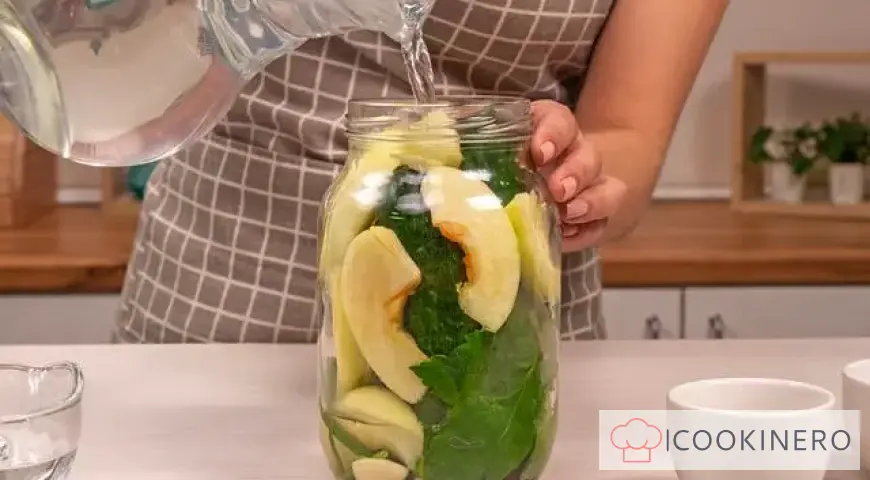 Cetrioli sottaceto con mele