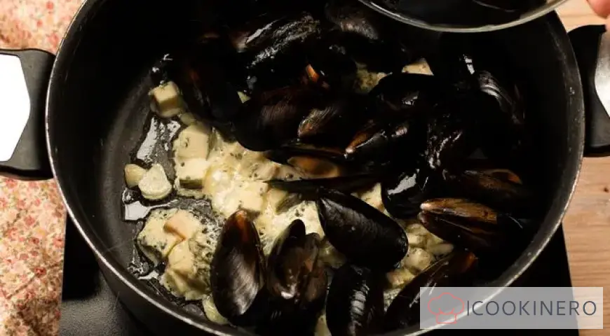 Moules à la sauce au fromage bleu