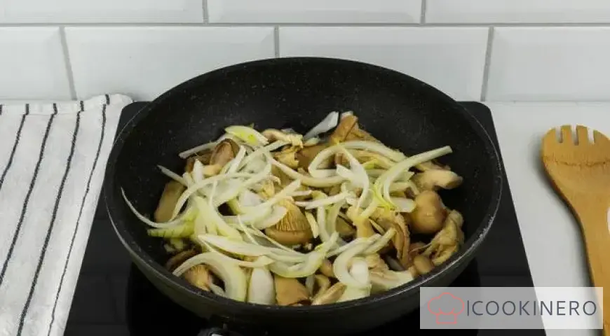 Noodles with mushrooms