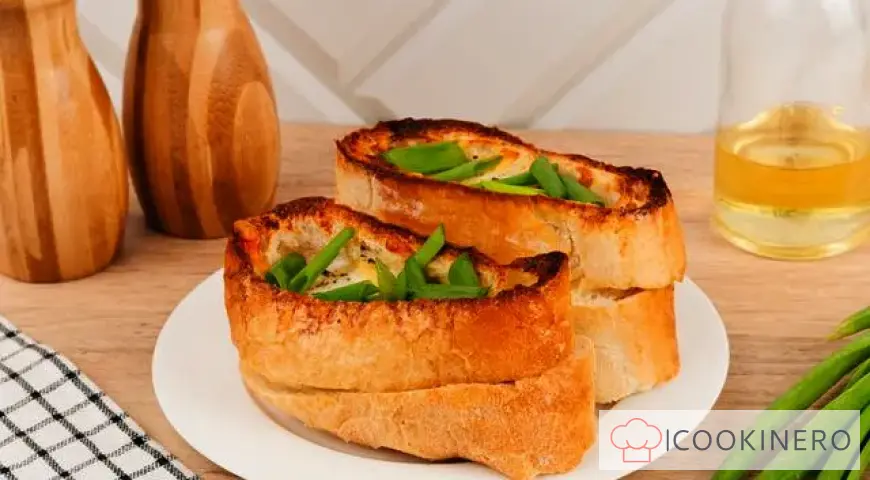 Cheese croutons with baked egg