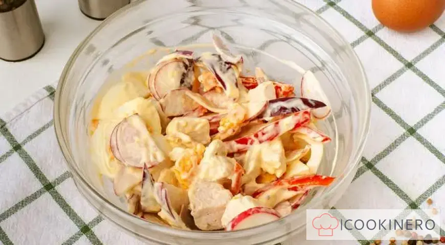 Ensalada de pollo y rábano