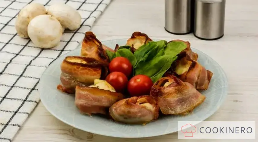 Champignons mit Hühnchen und Speck