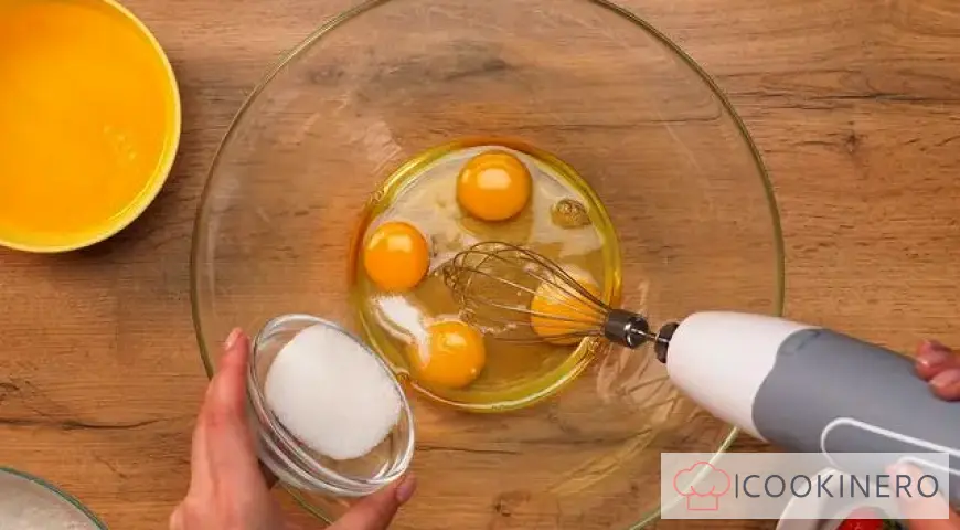 Sponge cake in a frying pan