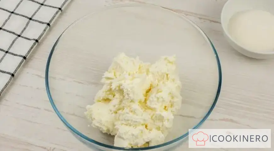 Creamy strawberry curd