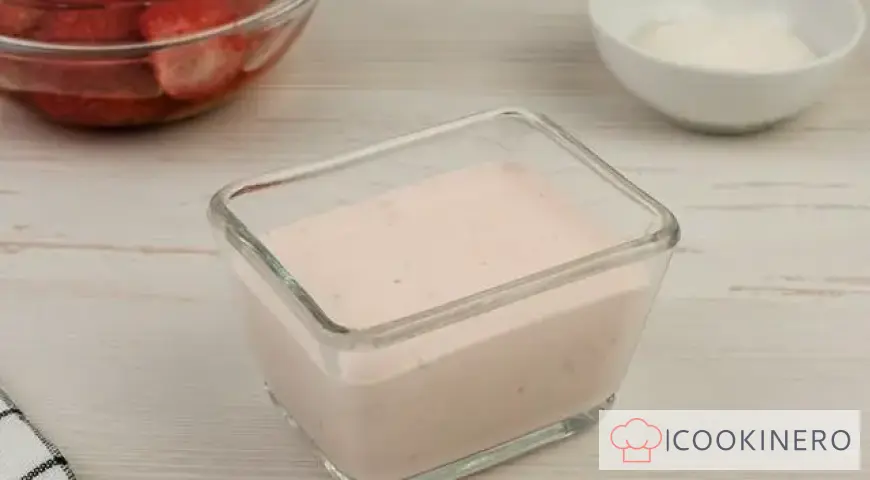 Creamy strawberry curd