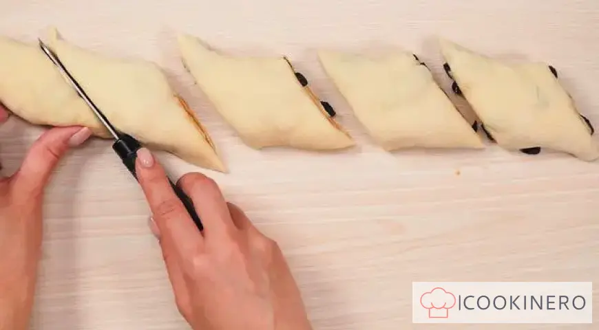 Strudel with raisins