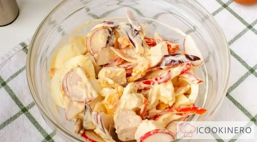 Insalata con pollo e ravanello