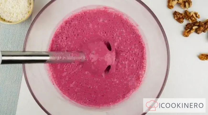 Milkshake con ciliegie, gelato e miele
