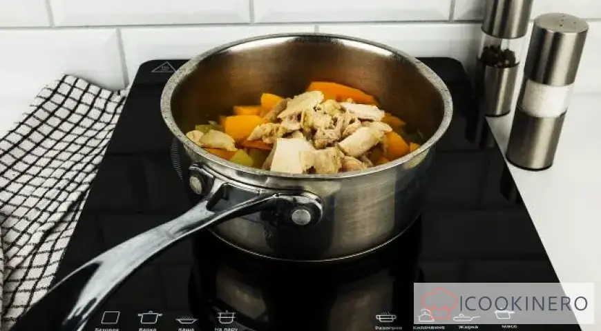 Zuppa cremosa di zucca con brodo di pollo