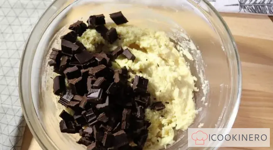 Shortbread cookies with chocolate
