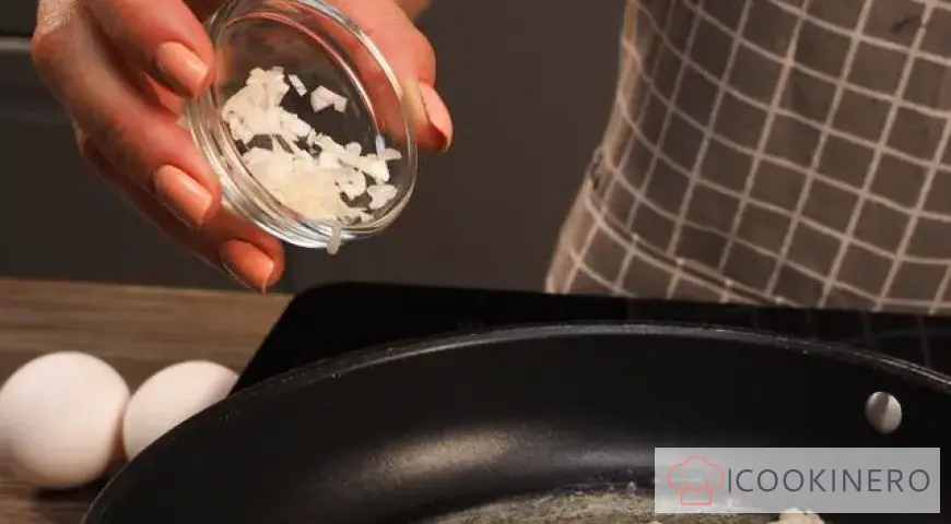 Scrambled eggs with spinach