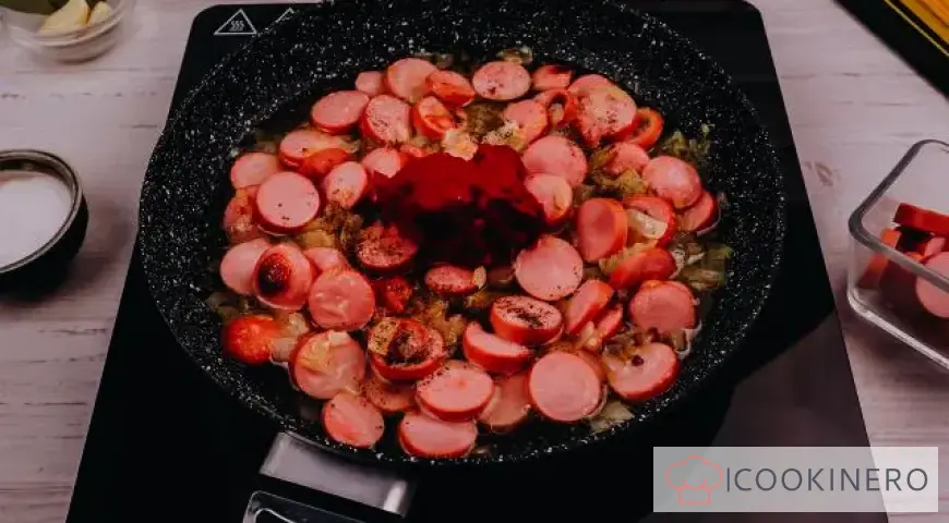 Pasta with sausages in tomato sauce