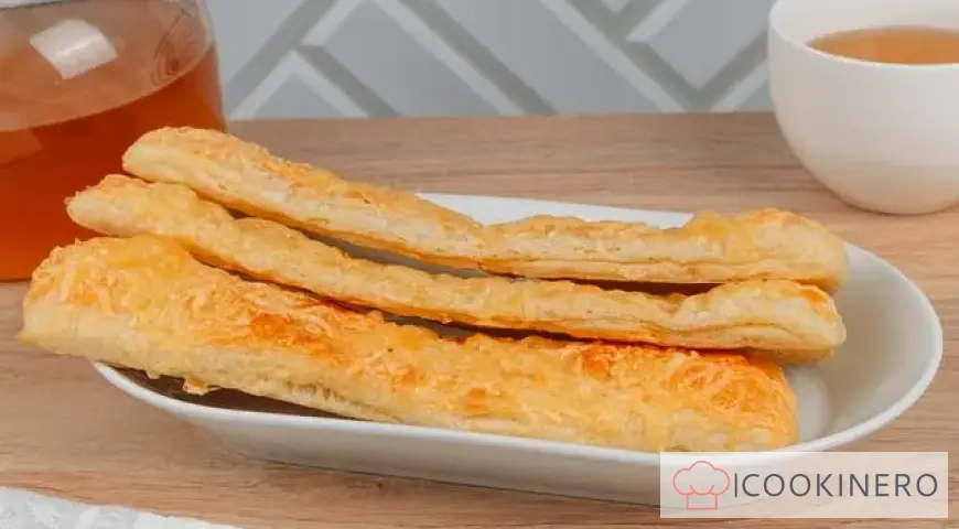 Cheese puff pastry in the oven