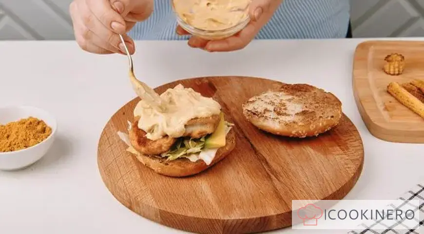 Sandwich with shrimp, avocado and baby corn