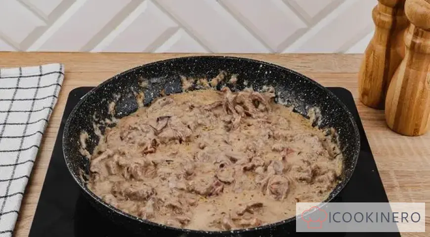 Beef with sour cream
