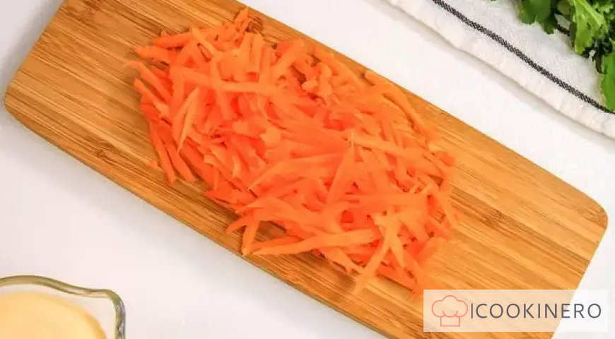 Salad with radish, cheese and carrots