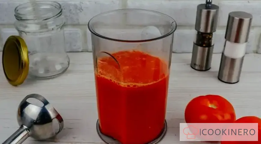 Homemade tomato sauce for the winter