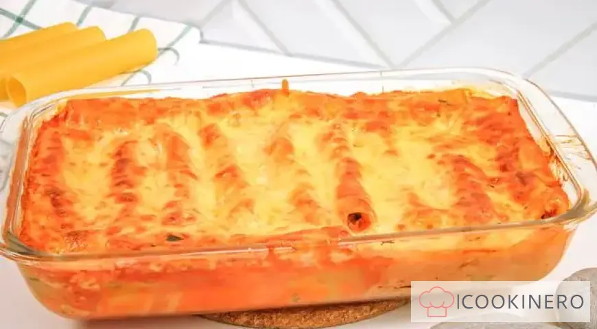 Cannelloni with minced meat and mushrooms