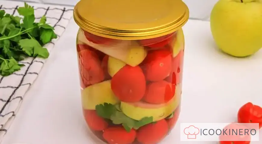 Tomates marinées aux pommes