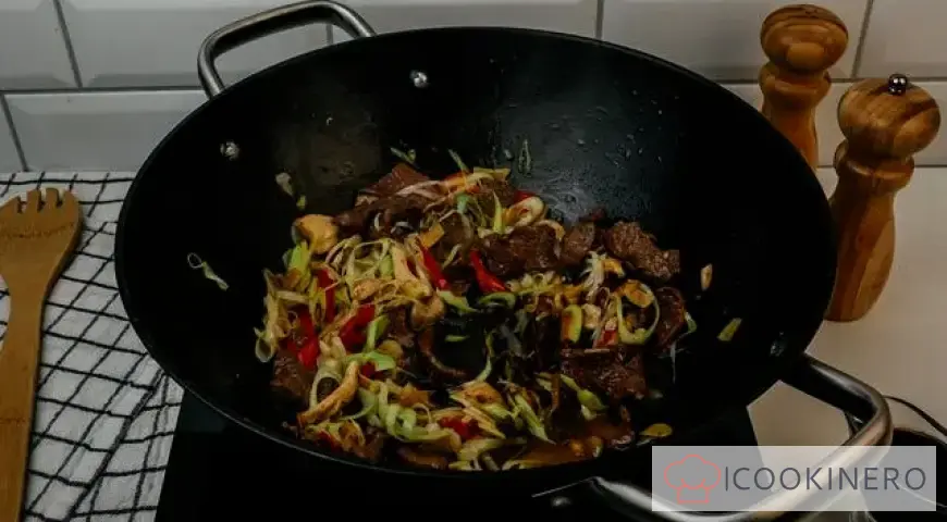 Soba with beef and oyster mushrooms