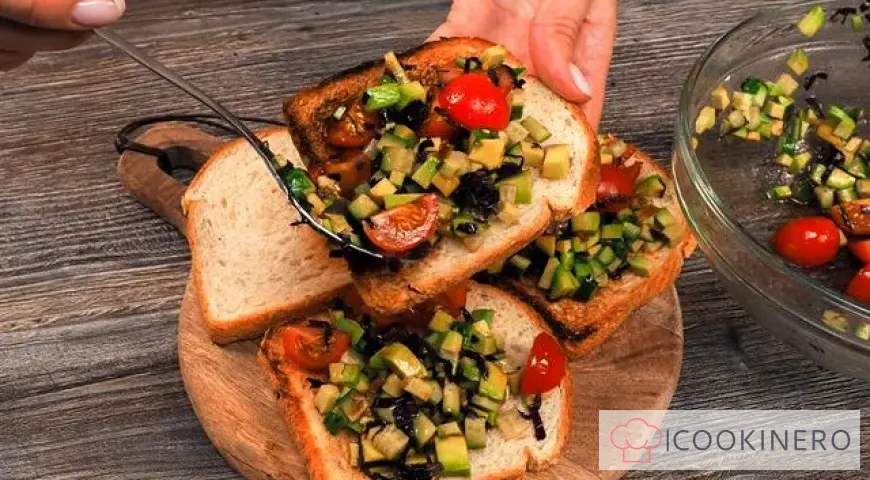 Bruschetta with avocado