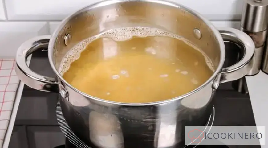 Soup with bulgur and chicken