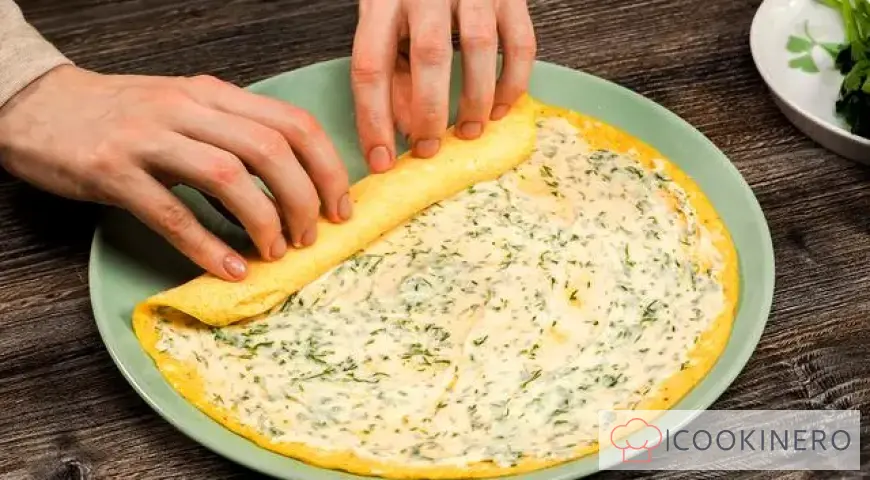 Rotolo di frittata con formaggio fuso
