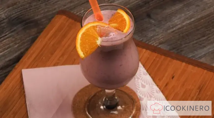 Batido de leche con plátano y frambuesa