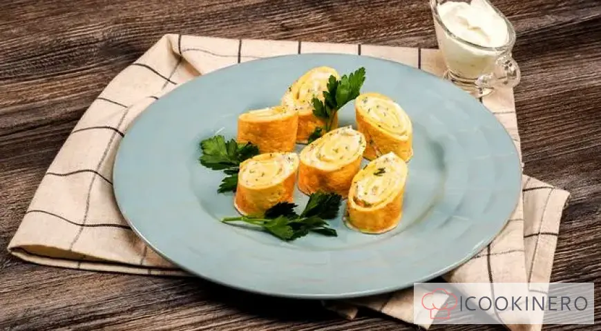 Rotolo di frittata con formaggio fuso