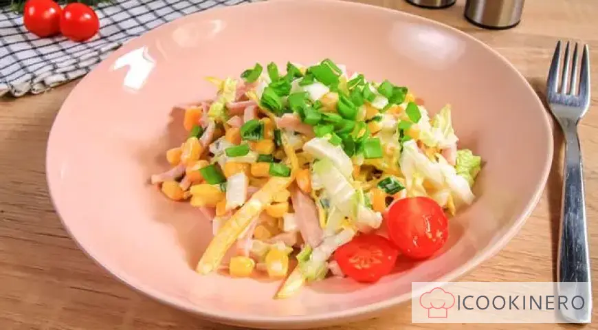 Salad with corn and ham