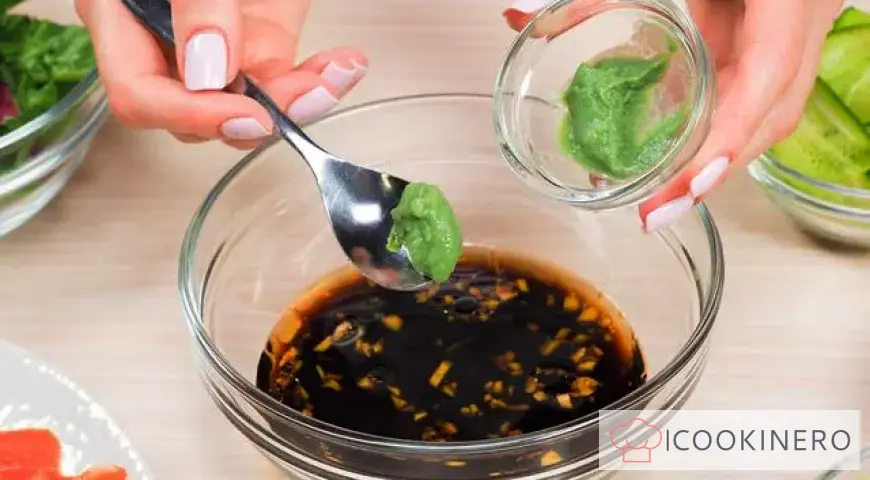 Salat mit Forelle und Gemüse